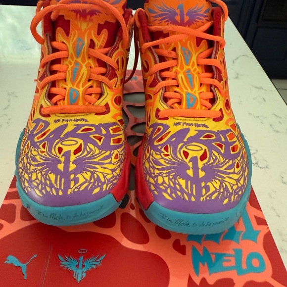 Boys Carmelo Anthony tennis shoes - Picture 5 of 6